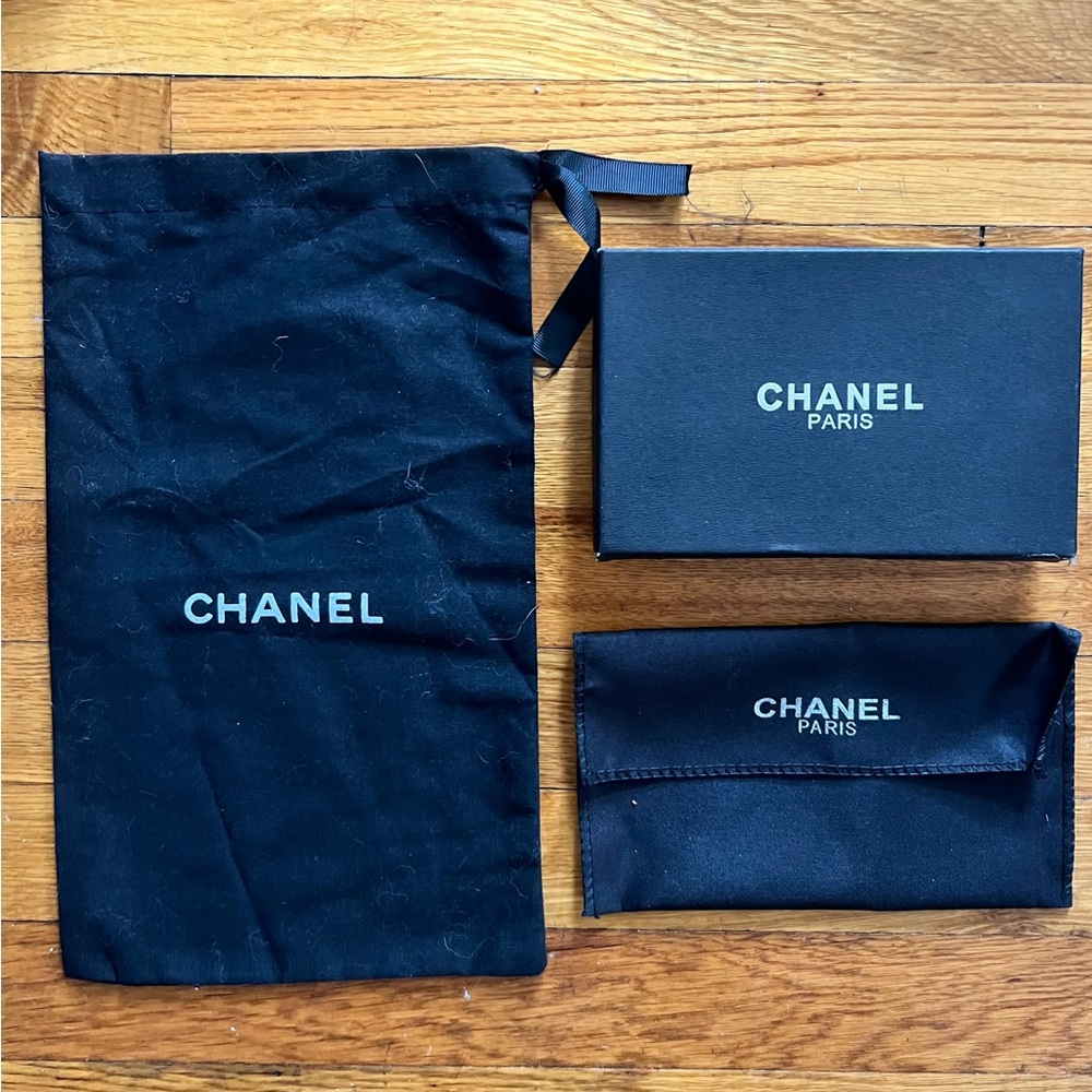 CHANEL small gift box